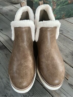 Yellow Box Korena Boot